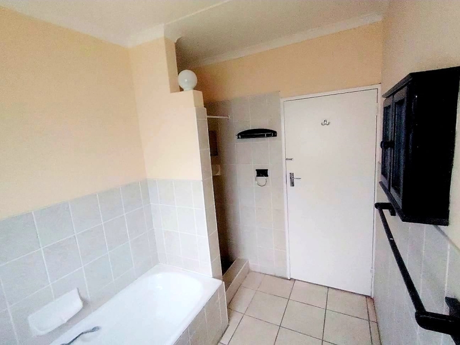 5 Bedroom Property for Sale in Beacon Bay Eastern Cape